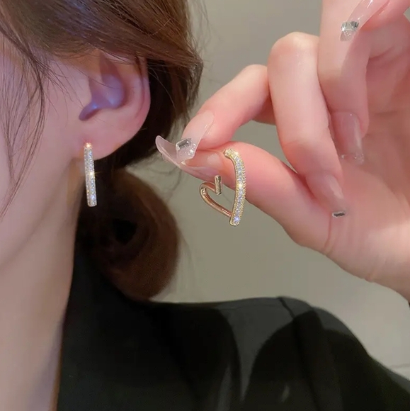 18k Gold Plated Heart Design Hoop Earrings - Picture 4 of 4